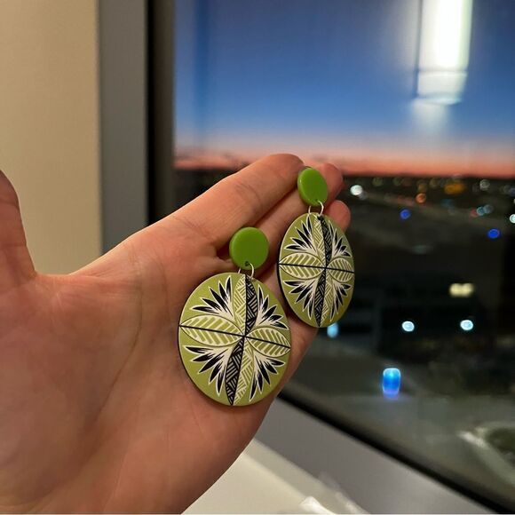 Bohemian Style Handmade Acrylic Tropical Flower Round Earrings - Picture 7 of 10